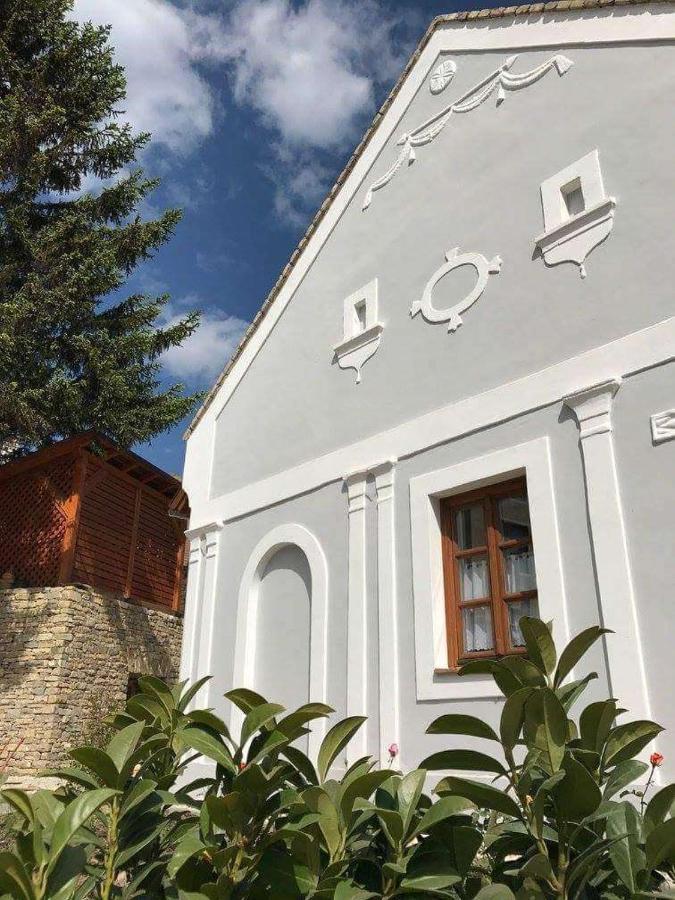 Aracsi Vendeghaz Hotel Balatonfured Exterior photo