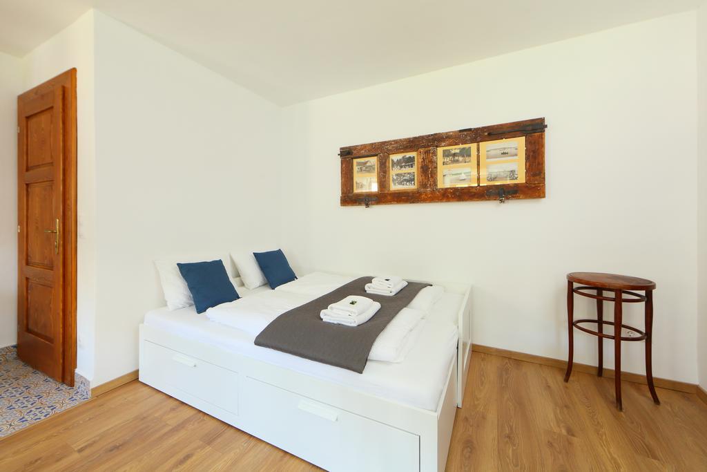 Aracsi Vendeghaz Hotel Balatonfured Exterior photo