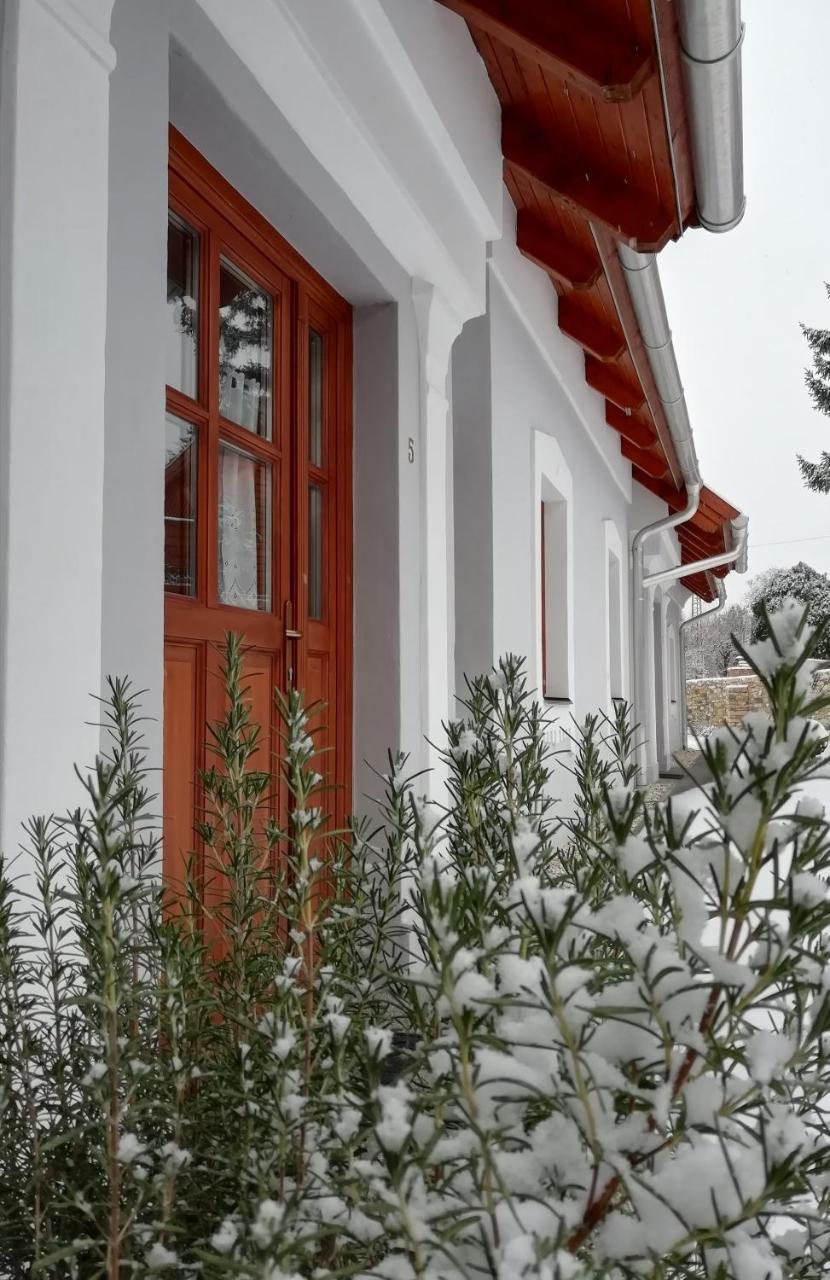 Aracsi Vendeghaz Hotel Balatonfured Exterior photo
